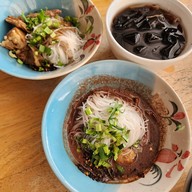 เมนูของร้าน ก๋วยเตี๋ยวเรือพริกหอม อร่อยที่สุดในเมืองมนุษย์ (คู้บอน 27 แยก19) ไม่มี