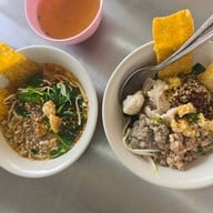 พ.เย็นตาโฟกุ้งทอด -