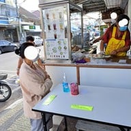 บรรยากาศ ข้าวมันไก่ลมหวล หัวหิน