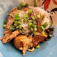 เมนูของร้าน ก๋วยเตี๋ยวเรือพริกหอม อร่อยที่สุดในเมืองมนุษย์ (คู้บอน 27 แยก19) ไม่มี