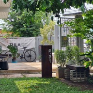 บรรยากาศ ตุลา Slow bar coffee