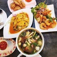 เมนูของร้าน ครัวลุงแดง ท่าข้าม
