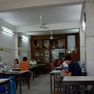 บรรยากาศ ข้าวมันไก่ลมหวล หัวหิน