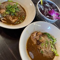 ก๋วยเตี๋ยวเรืออยุธยา นายรัญ ลูกชิ้นยักษ์