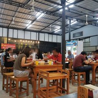 บรรยากาศ ครัวลุงแดง ท่าข้าม