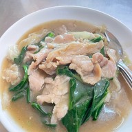 เมนูของร้าน เฮียอ้วนราดหน้า(เซ็นต์หลุยส์3) สาทร11