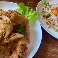 ร้านช้างยิ้มแก่งกื้ด