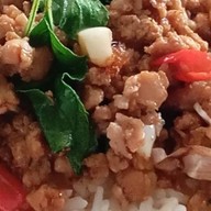 ครัวบ้านกะเพรา by สมร อาหารตามสั่ง