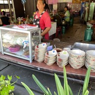 ก๋วยเตี๋ยวเรืออยุธยา นายรัญ ลูกชิ้นยักษ์