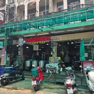 ข้าวมันไก่ เจ๊อ้วน เสนานิคม