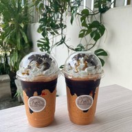 Baan Nom Waan นมสด ชานม เครื่องดื่ม ขนมปัง
