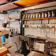 บรรยากาศ Songwat Coffee Roaster ทรงวาด