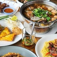 ก๋วยเตี๋ยวดงมูลเหล็ก นครสวรรค์