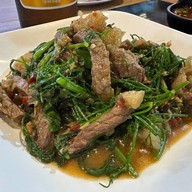 เมนูของร้าน ลาบเกินร้อย ซอยสามยอด