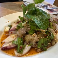 เมนูของร้าน ลาบเกินร้อย ซอยสามยอด