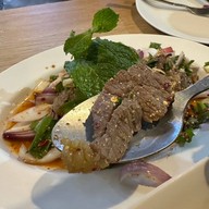เมนูของร้าน ลาบเกินร้อย ซอยสามยอด