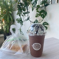 Baan Nom Waan นมสด ชานม เครื่องดื่ม ขนมปัง