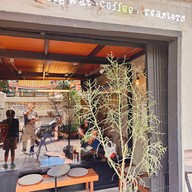 บรรยากาศ Songwat Coffee Roaster ทรงวาด