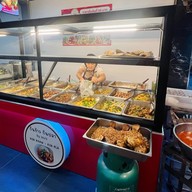 ข้าวไข่เจียวทรงเครื่อง