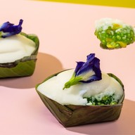 ขนมไทยไกลบ้าน DC x Krispy Curry Puff - คาเฟ่ขนมไทย กะหรี่ปั๊บ เค้ก เครื่องดื่ม ศรีนครินทร์