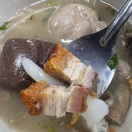 ก๋วยจั๊บน้ำใส ข้าวมันไก่ เจ็กชุง