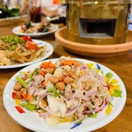 ไชโย หมูจุ่ม ส้มตำ เนื้อย่าง บรรทัดทอง