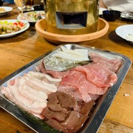 ไชโย หมูจุ่ม ส้มตำ เนื้อย่าง บรรทัดทอง