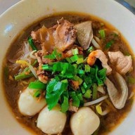 เมนูของร้าน ก๋วยเตี๋ยวเรือถูกปากนครชัยศรี