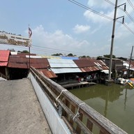 บรรยากาศ สี่แยกหัวตะเข้คาเฟ่แอนด์เกสท์เฮ้าส์