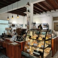 บรรยากาศ MONOCHROME MONOCHROME