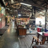 บรรยากาศ สี่แยกหัวตะเข้คาเฟ่แอนด์เกสท์เฮ้าส์