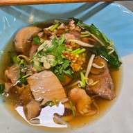 ก๋วยเตี๋ยวเนื้อตุ๋นยาจีน ตลาดวงเวียนใหญ่