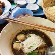 ป.ประทีปสาย2 เตี๋ยวเรือ หมูตุ๋น ตามสั่ง