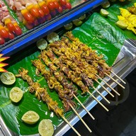 เมนูของร้าน หมึกย่าง BTS สนามเป้า