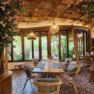 บรรยากาศ The Egg Bar & Restaurant