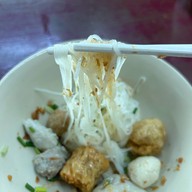 เม้งโภชนา ลูกชิ้นปลา เย็นตาโฟ พหลโยธิน พหลโยธิน