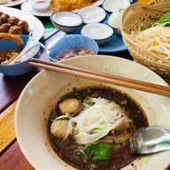 ป.ประทีปสาย2 เตี๋ยวเรือ หมูตุ๋น ตามสั่ง