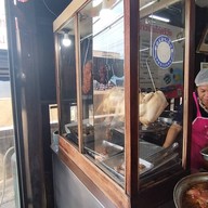 ข้าวมันไก่ศรีวัย ( ข้างโรงแรมสีหราช )