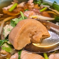 ก๋วยเตี๋ยวเนื้อตุ๋นยาจีน ตลาดวงเวียนใหญ่