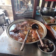 ข้าวมันไก่ศรีวัย ( ข้างโรงแรมสีหราช )