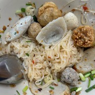 เม้งโภชนา ลูกชิ้นปลา เย็นตาโฟ พหลโยธิน พหลโยธิน