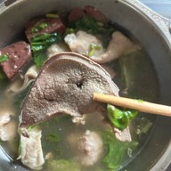 เมนูของร้าน เจ๊ตุ๋ย ต้มเลือดหมู ซอยพหลโยธิน1