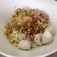 โสภณลูกชิ้นหมู