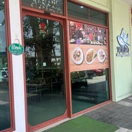 นายไสว ก๋วยเตี๋ยวลูกชิ้นปลามหาชัย ปตท.เกตุม