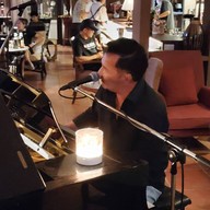 THE LEGEND MUSIC BAR  CHIANGMAI @DARADHEVI