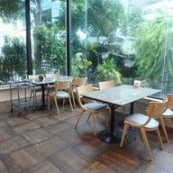 บรรยากาศ จรินทร์ทิพย์ ถนนศรีนครินทร์