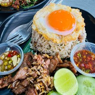 เจ้พัช ตำ ยำ ย่าง ตลาดสิริทรัพย์