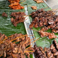 หมูปิ้ง ไก่ปิ้ง BTS สนามเป้า