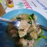 เมนูของร้าน กนกซุปเปอร์ราดหน้า .