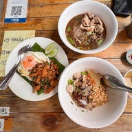 ก๋วยเตี๋ยวเรือยอดหน้า&กะเพราโบราณ เมืองทองธานี